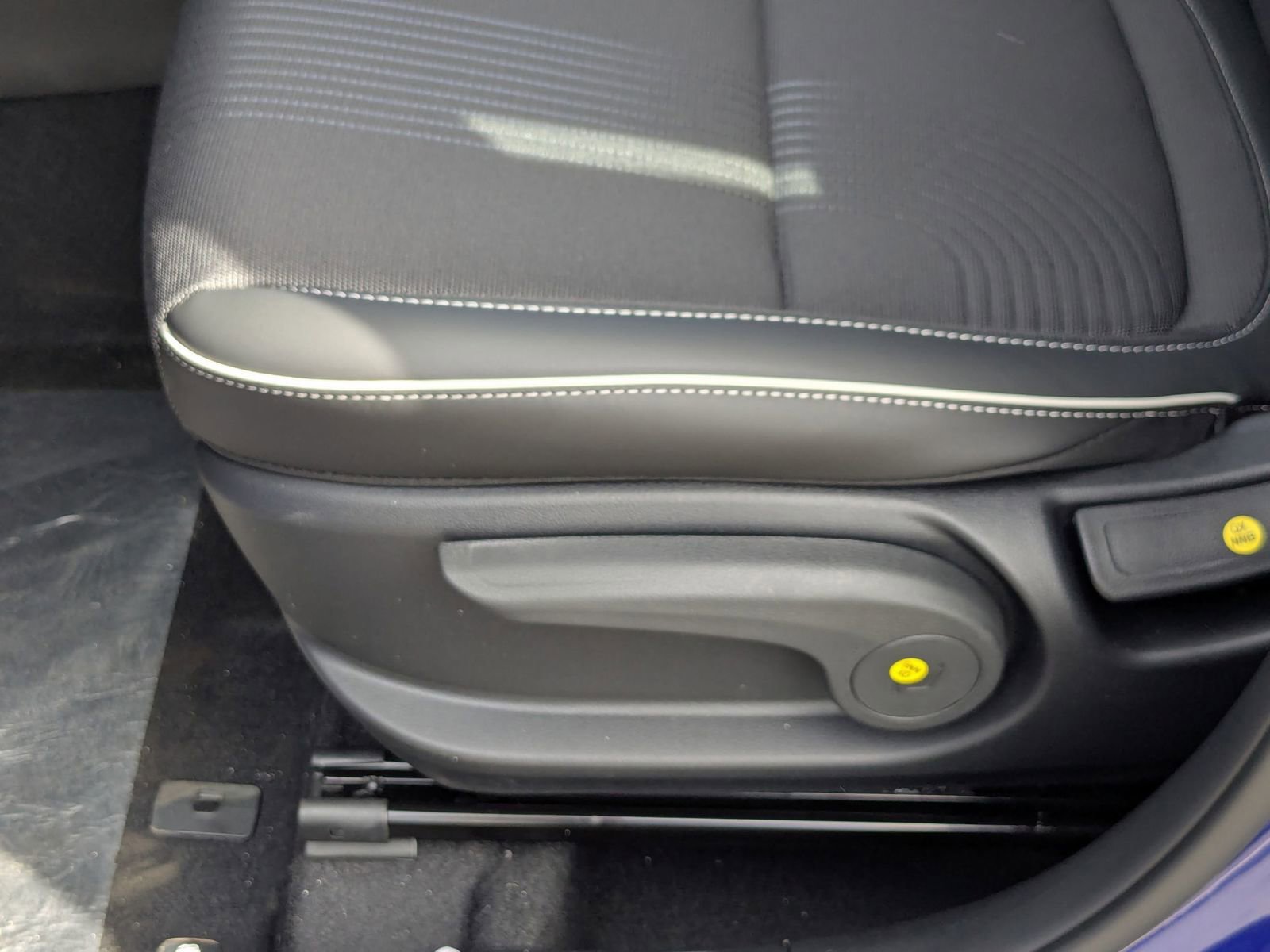 Vehicle image 18 of 25