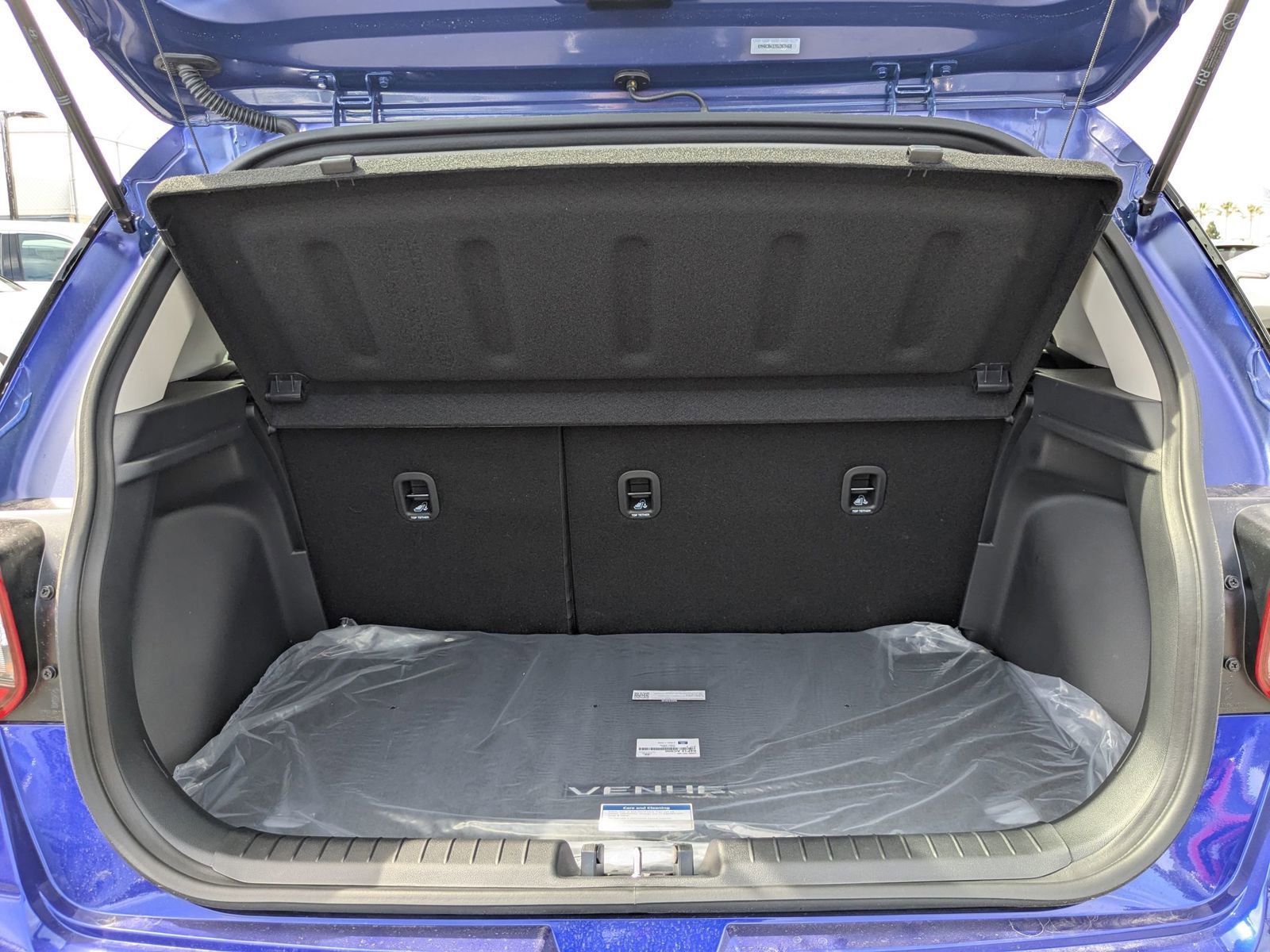 Vehicle image 21 of 25