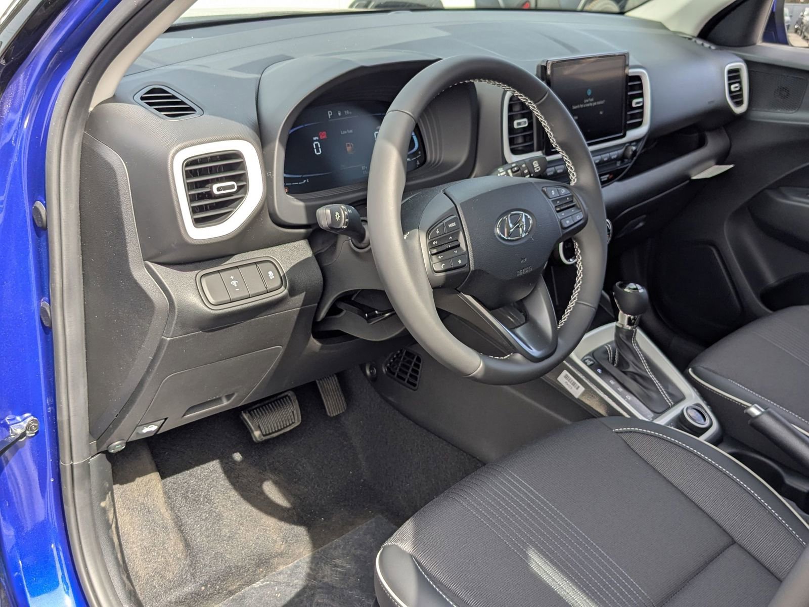 Vehicle image 8 of 25