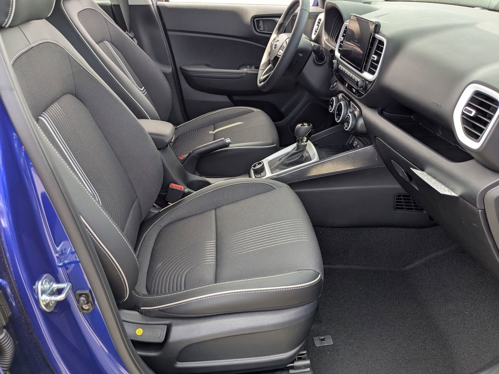 Vehicle image 23 of 25
