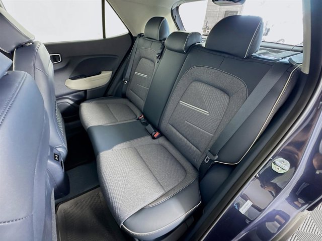 Vehicle image 22 of 31