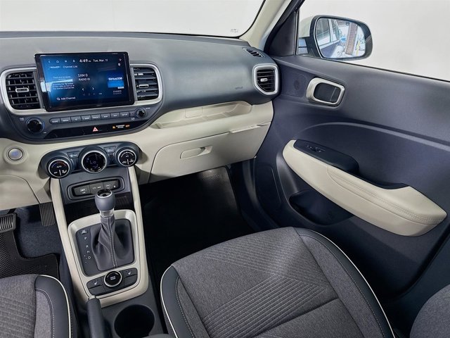 Vehicle image 24 of 31