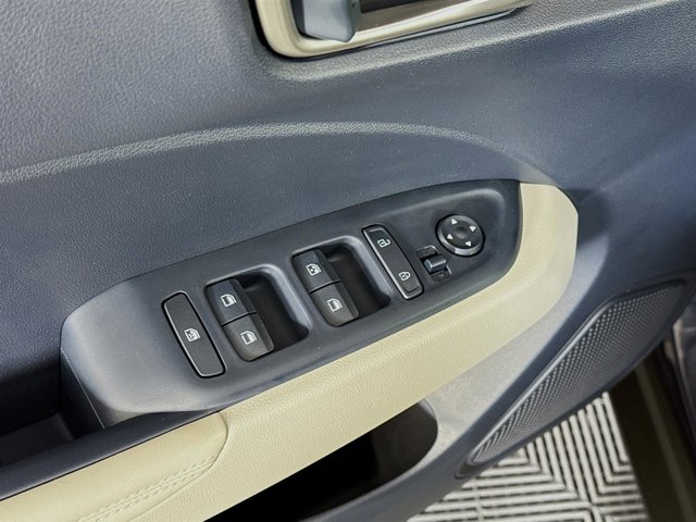 Vehicle image 19 of 31