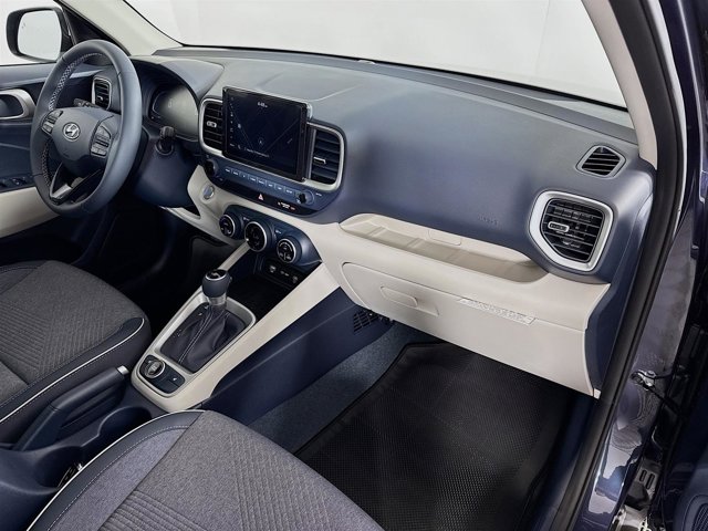 Vehicle image 28 of 31
