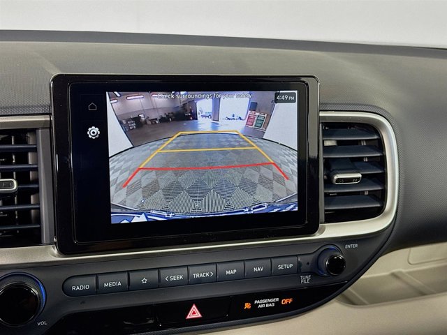 Vehicle image 16 of 31