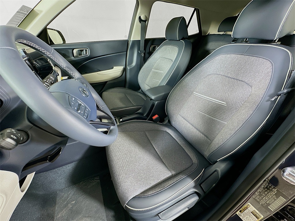 Vehicle image 13 of 20