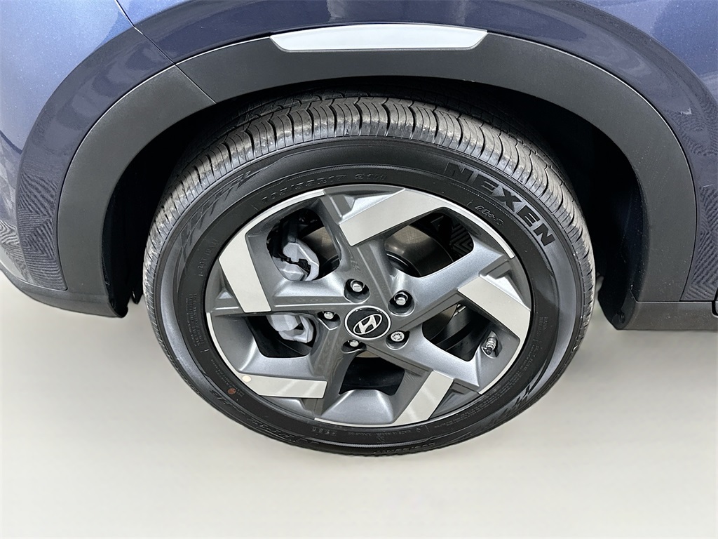 Vehicle image 19 of 20