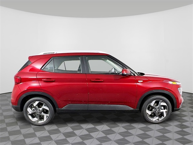 2025 Hyundai Venue Limited Image 4 of 34