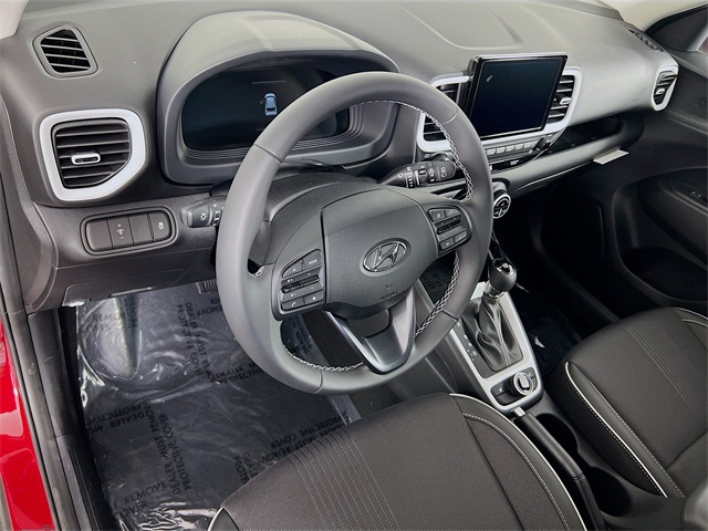 2025 Hyundai Venue Limited Image 15 of 34