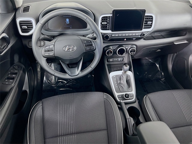 2025 Hyundai Venue Limited Image 17 of 34