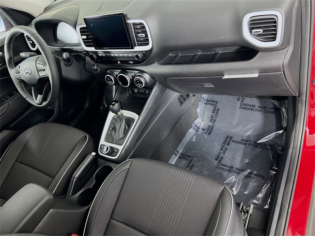 2025 Hyundai Venue Limited Image 16 of 34