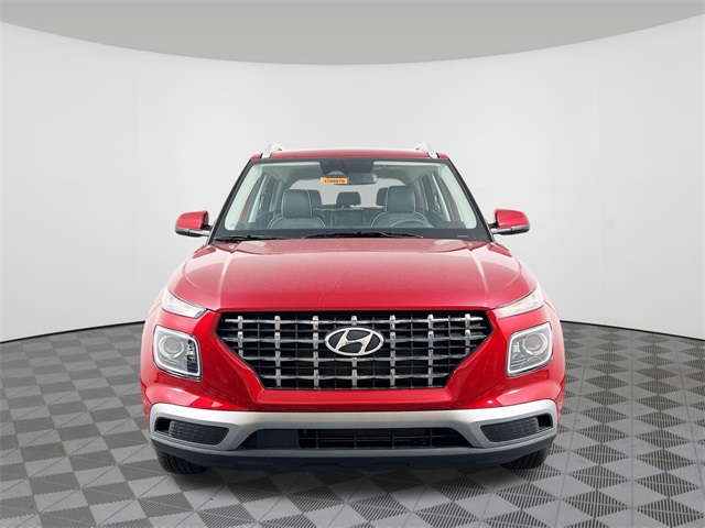 2025 Hyundai Venue Limited Image 2 of 34