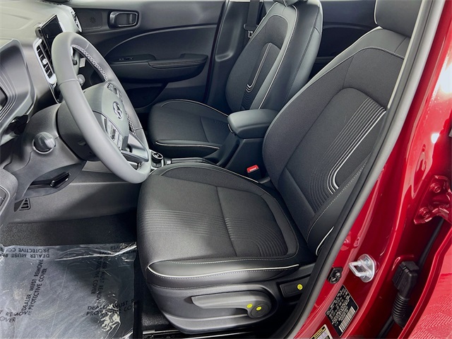 2025 Hyundai Venue Limited Image 13 of 34