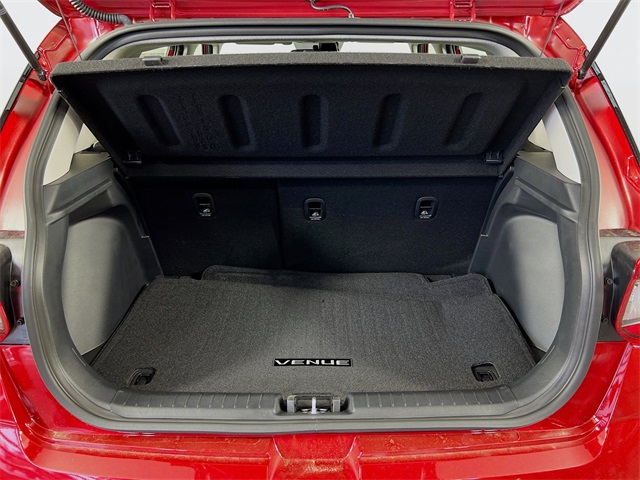 2025 Hyundai Venue Limited Image 10 of 34