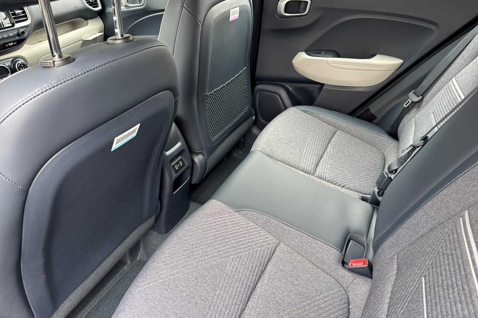 Vehicle image 14 of 35