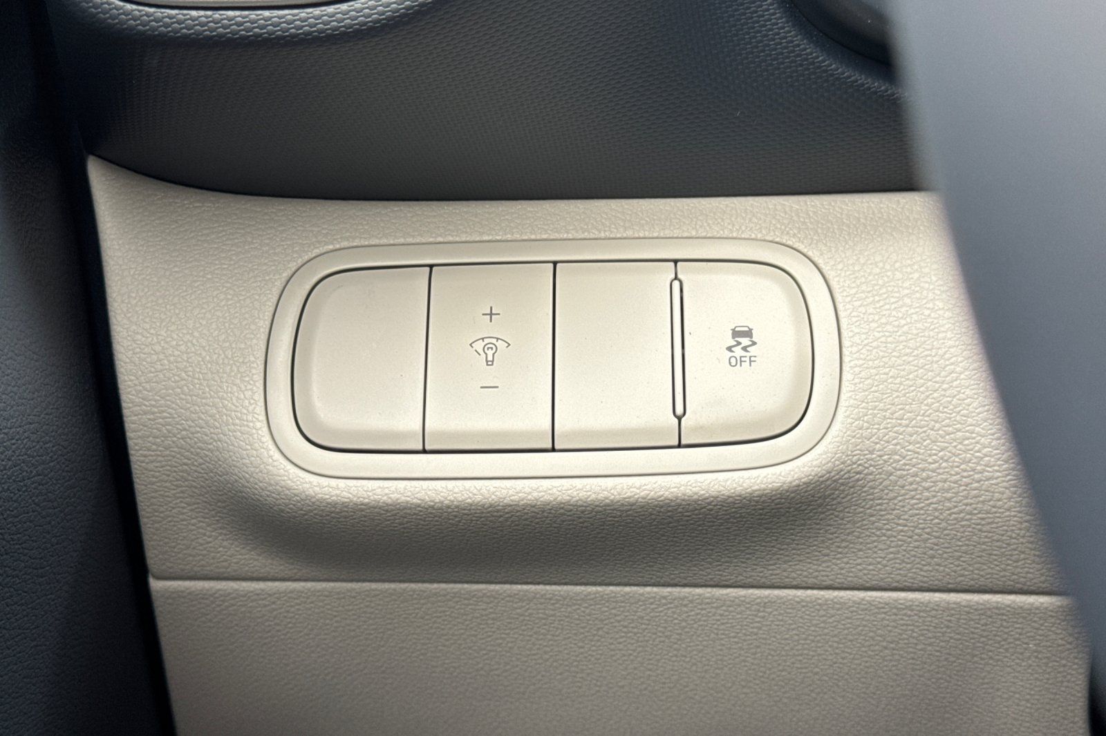 Vehicle image 33 of 35
