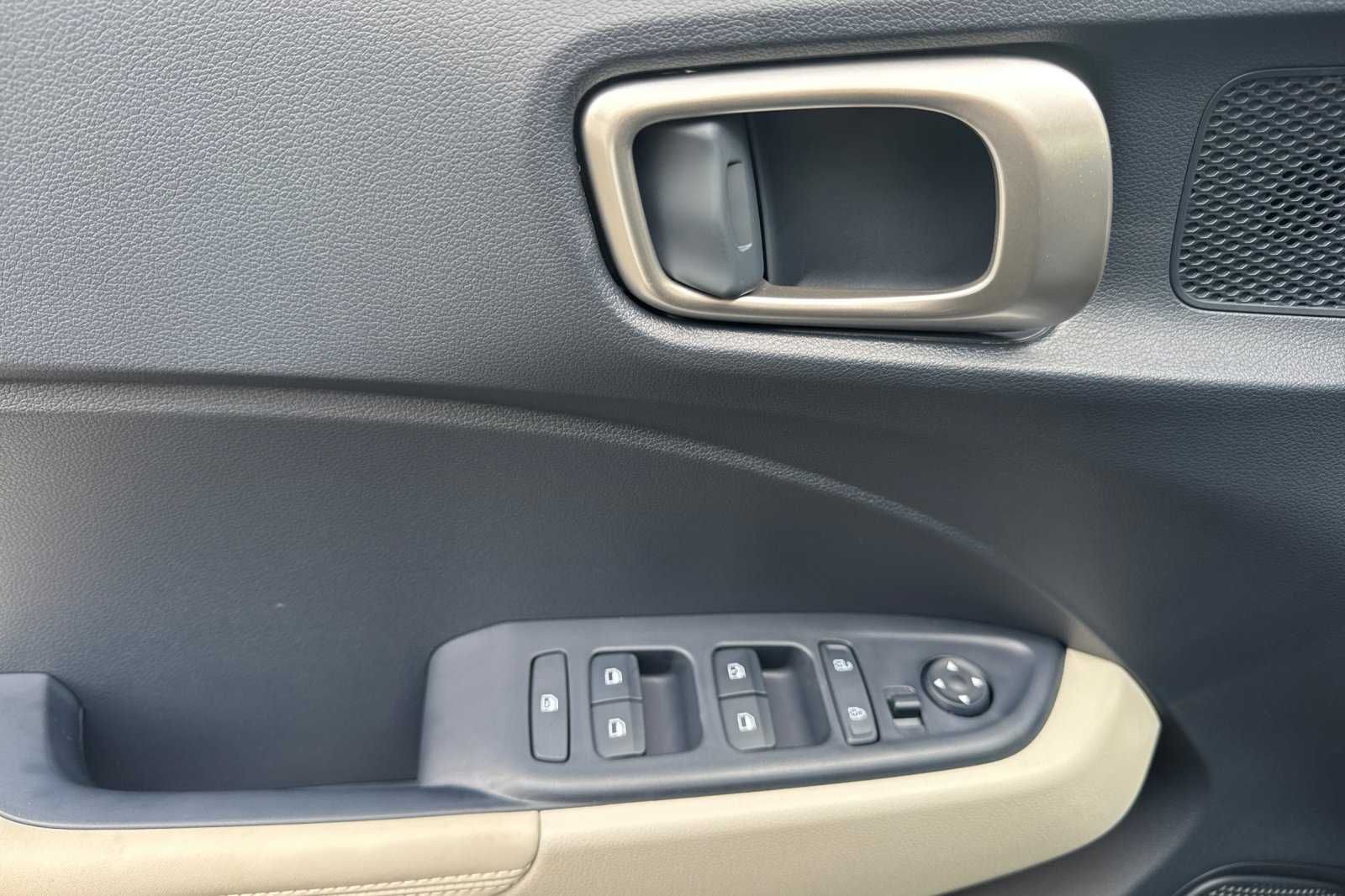 Vehicle image 12 of 35