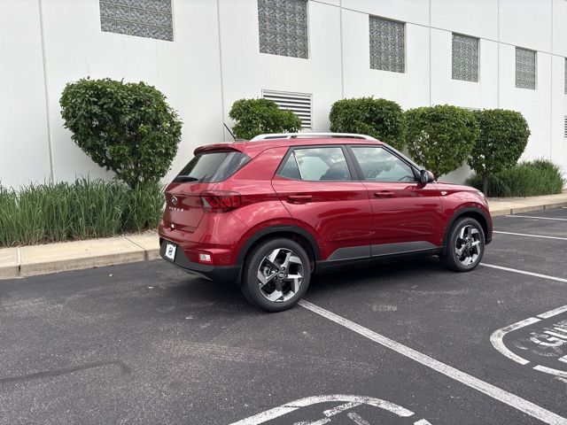 2025 Hyundai Venue Limited Image 7 of 43