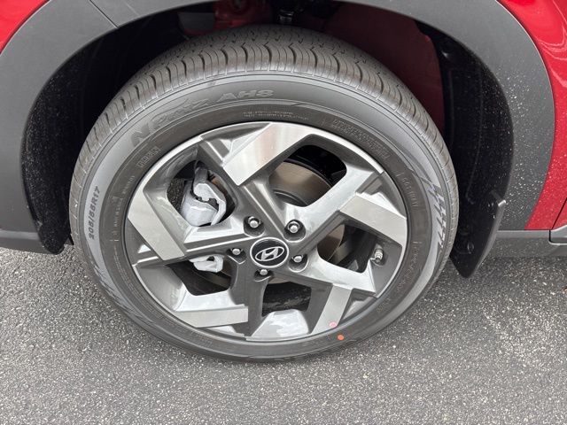 2025 Hyundai Venue Limited Image 14 of 43