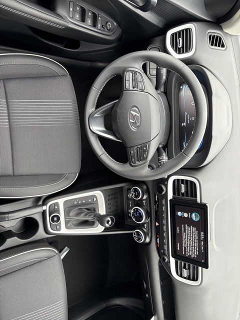 2025 Hyundai Venue Limited Image 32 of 43