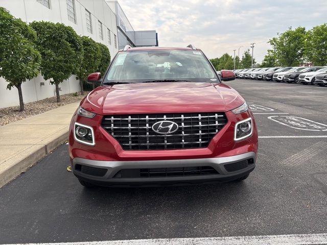 2025 Hyundai Venue Limited Image 4 of 43