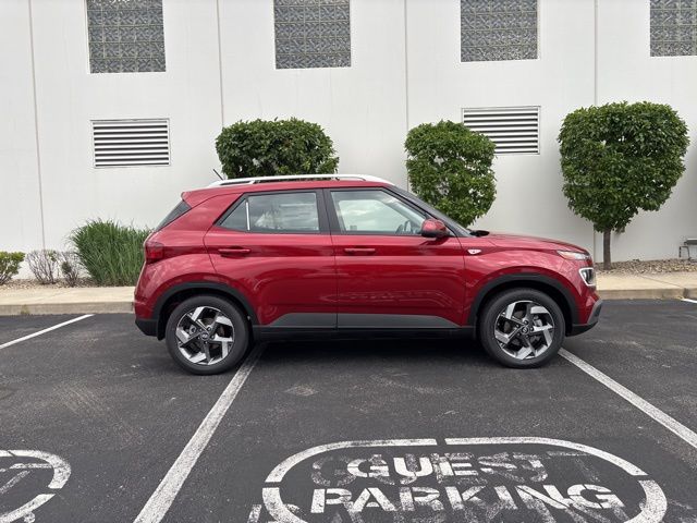 2025 Hyundai Venue Limited Image 6 of 43