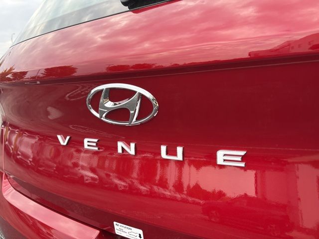 2025 Hyundai Venue Limited Image 11 of 43