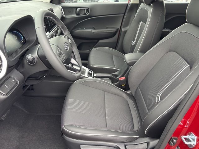 2025 Hyundai Venue Limited Image 18 of 43