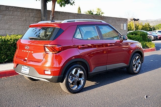 Vehicle image 7 of 42