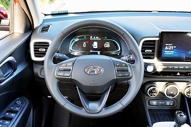 Vehicle image 22 of 42