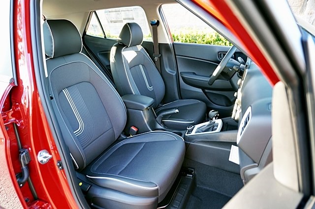 Vehicle image 15 of 42