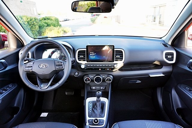 Vehicle image 21 of 42