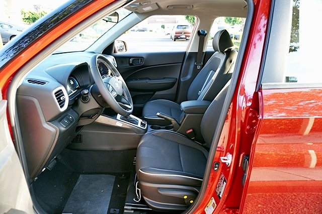 Vehicle image 17 of 42