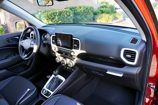 Vehicle image 11 of 42