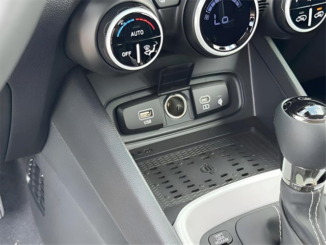 2025 Hyundai Venue Limited Image 16 of 22