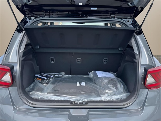 2025 Hyundai Venue Limited Image 7 of 22