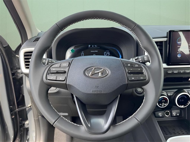 2025 Hyundai Venue Limited Image 11 of 22