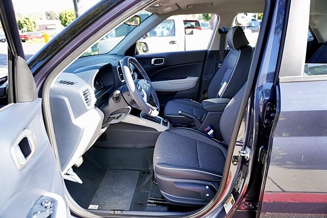Vehicle image 16 of 42