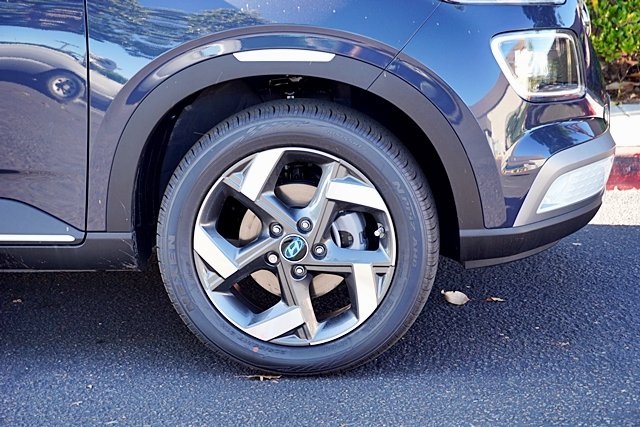 Vehicle image 9 of 42