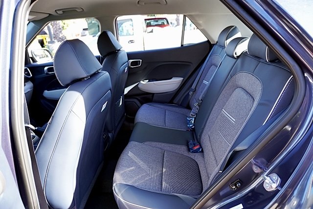 Vehicle image 15 of 42