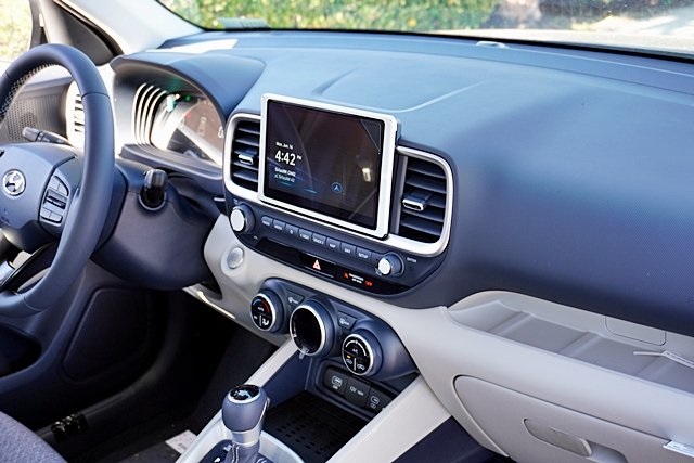 Vehicle image 21 of 42