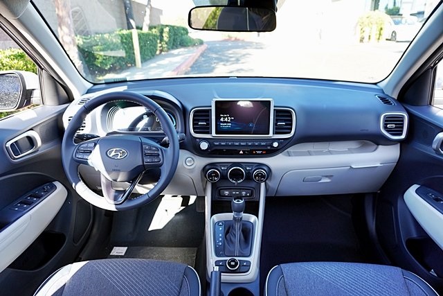 Vehicle image 20 of 42
