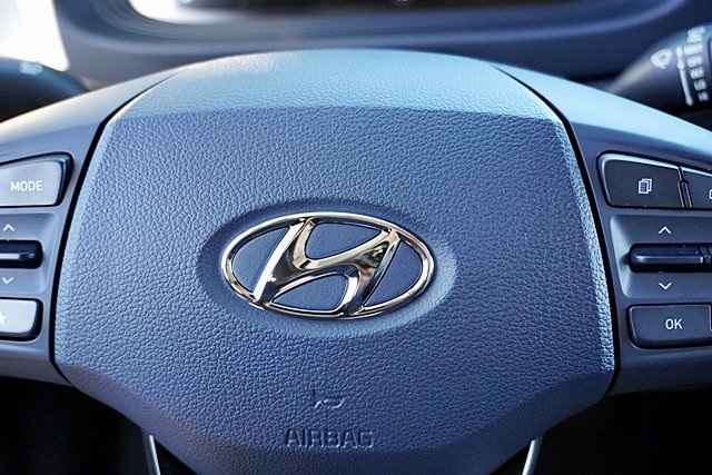 Vehicle image 40 of 42