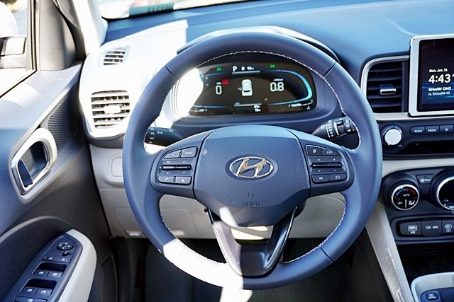 Vehicle image 23 of 42