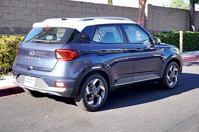 Vehicle image 7 of 42