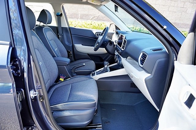 Vehicle image 13 of 42