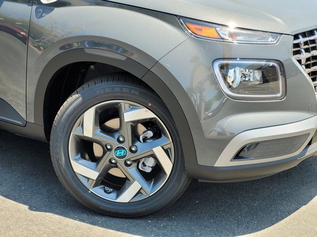 2025 Hyundai Venue Limited Image 5 of 10