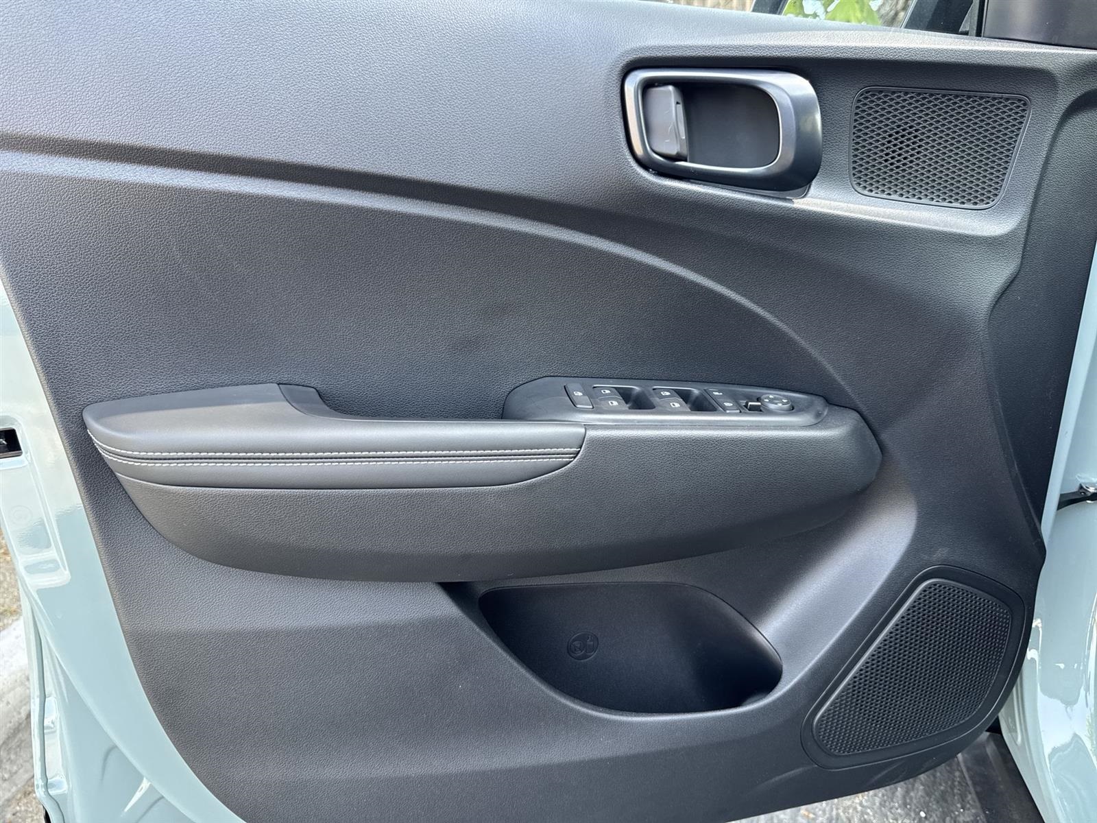 Vehicle image 21 of 41