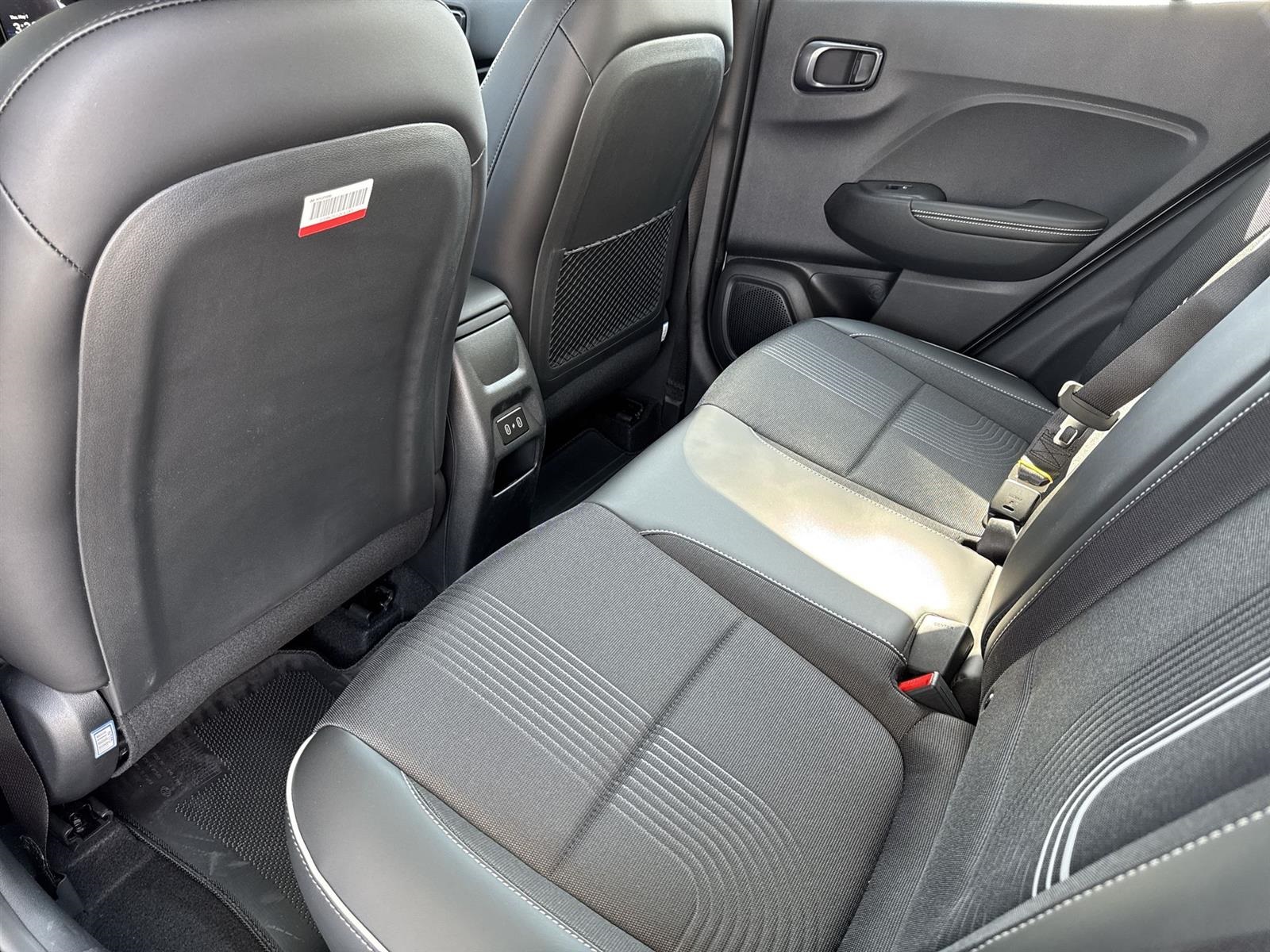 Vehicle image 27 of 41