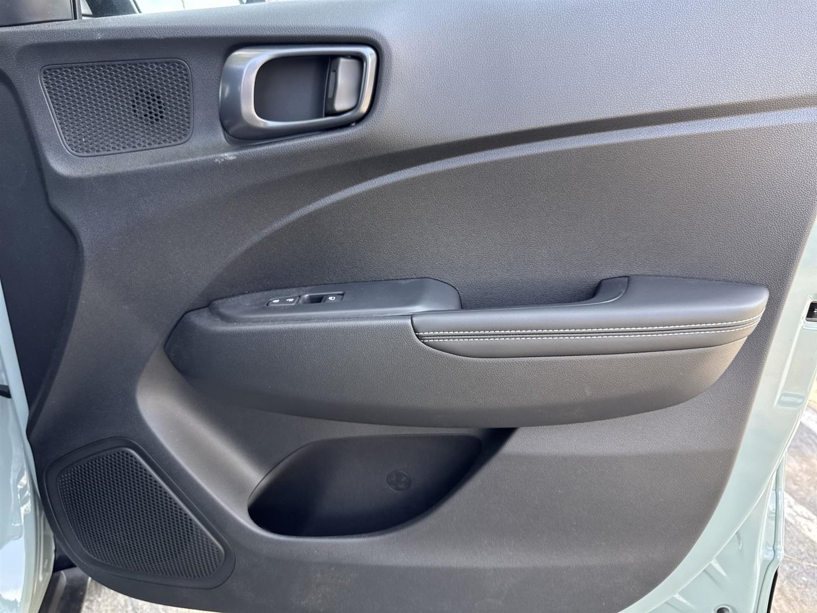 Vehicle image 31 of 41